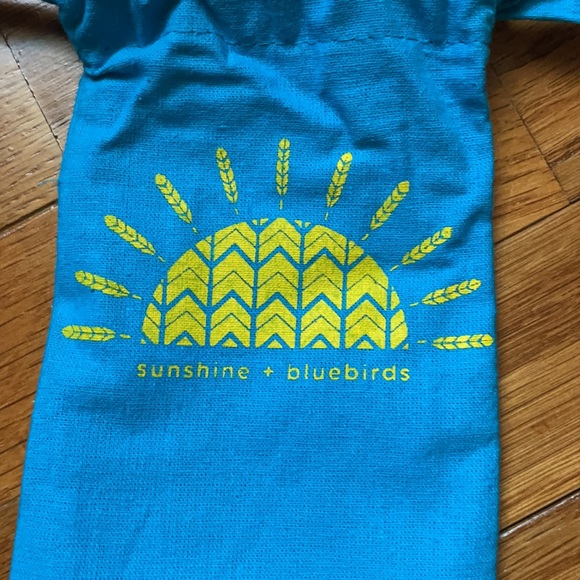 NWT sunshine + bluebirds stone triangle necklace - Picture 5 of 8